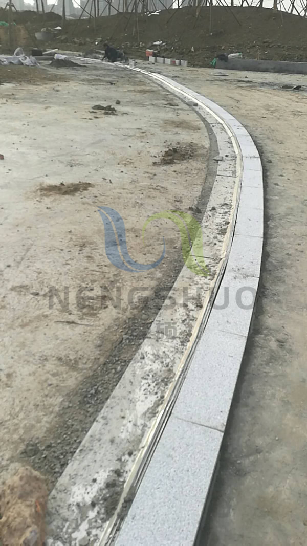 不鏽鋼縫隙式排水溝施工案例（lì）